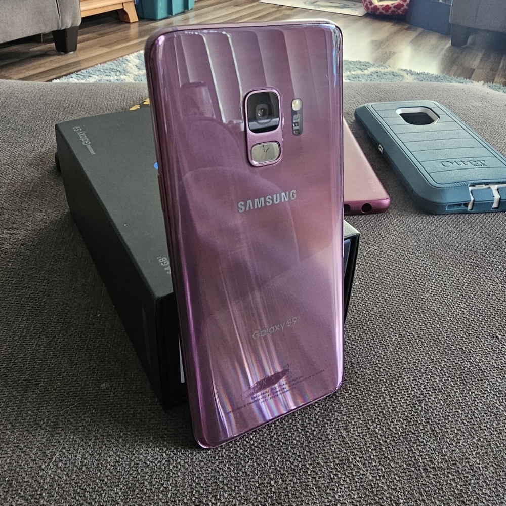 Unlocked Samsung S9 with original box and 3 cases including Otterbox - Picture 11 of 15